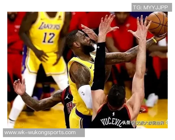八村塁绝杀瞬间詹姆斯与湖人队员热烈庆祝场面温馨感人